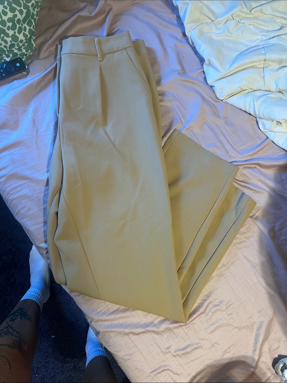 Old Navy Extra High-Rise Taylor Trouser in Beige